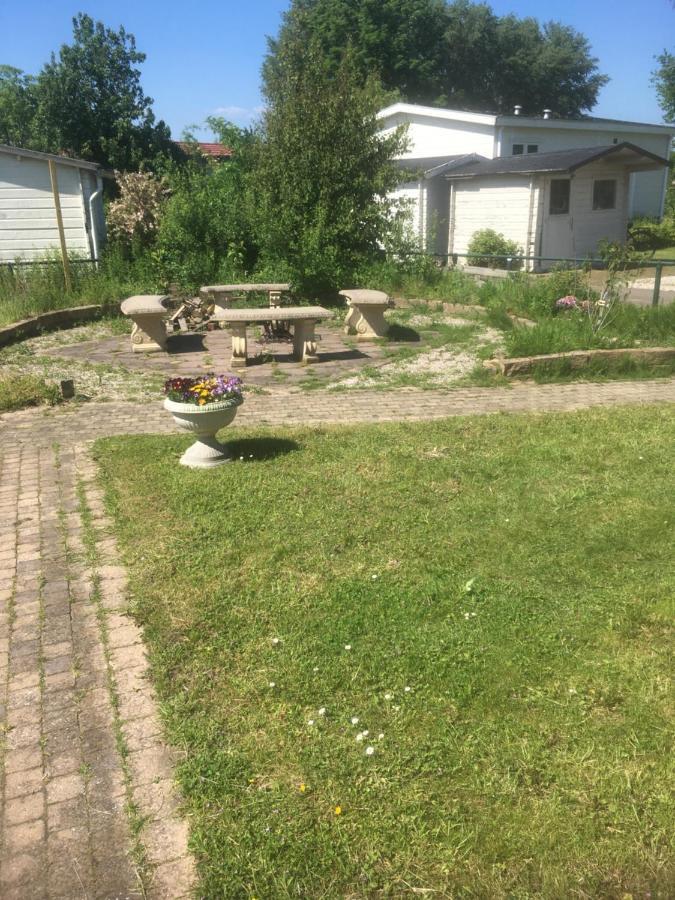 Ruime Chalet Midden In De Natuur In Lith Exterior foto