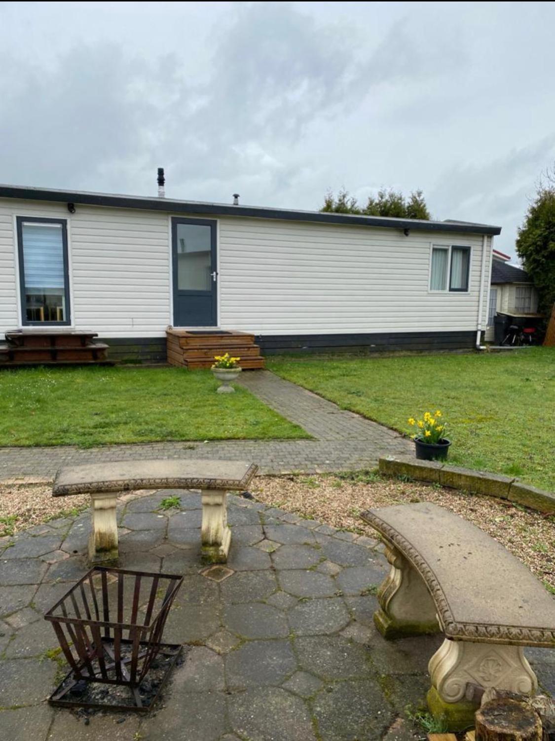 Ruime Chalet Midden In De Natuur In Lith Exterior foto